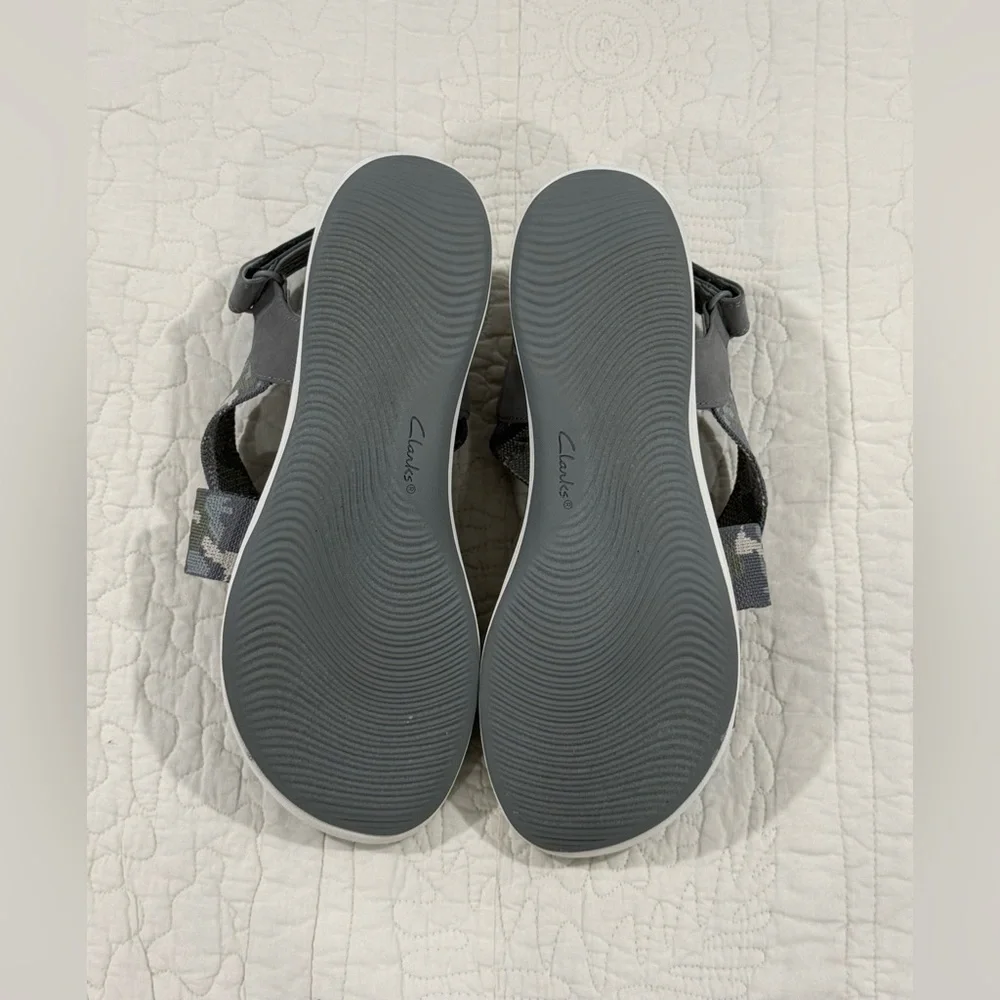 Cloudsteppers by Clarks Gray Sandals Womens/Femmes Size 11 W Camo